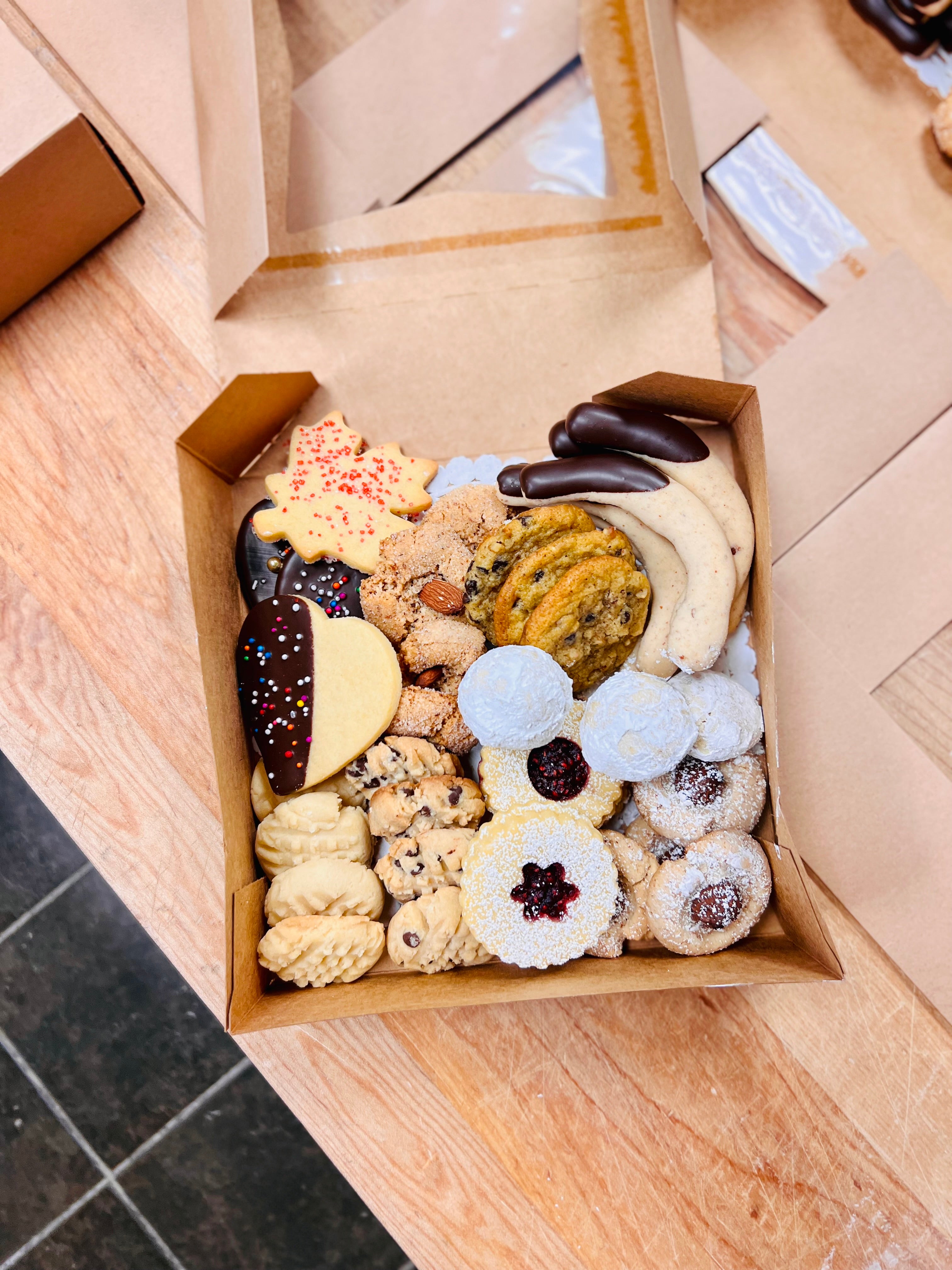 Box of Assorted Cookies - 6 Pieces